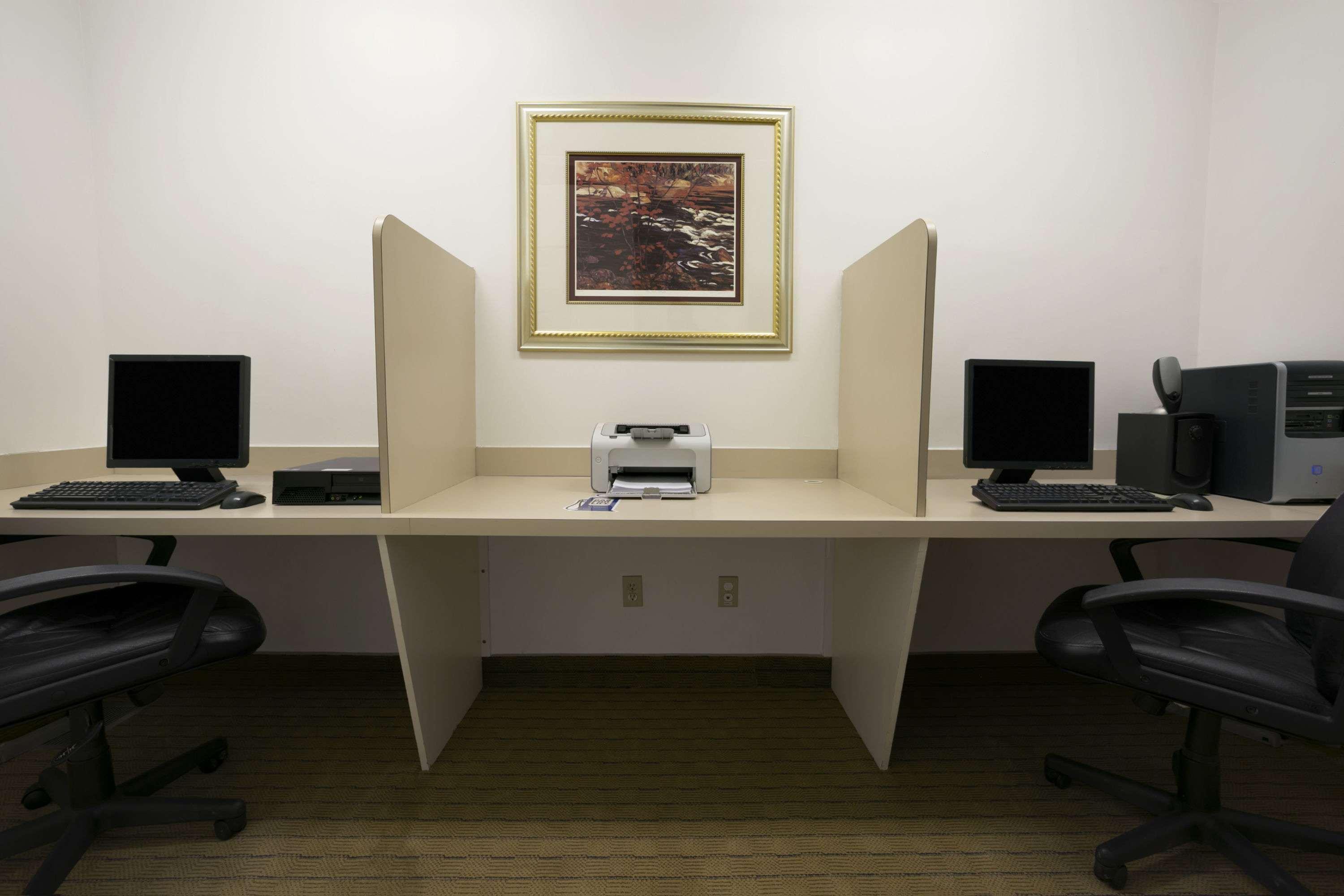 Days Inn By Wyndham Moose Jaw Bagian luar foto