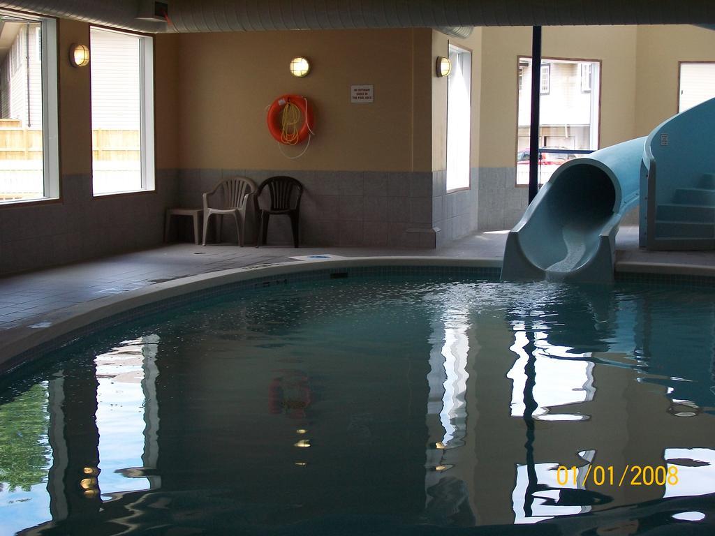 Days Inn By Wyndham Moose Jaw Bagian luar foto